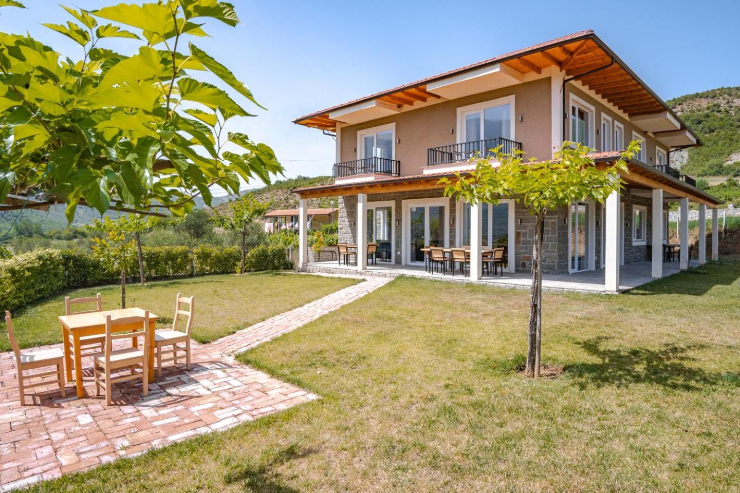 Villa Bujtina Lumo & Pool Përmet Esterno foto